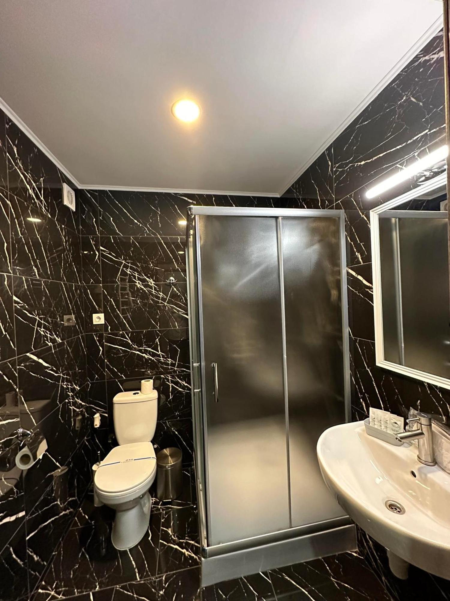 Garden Hall Ternopil Ngoại thất bức ảnh