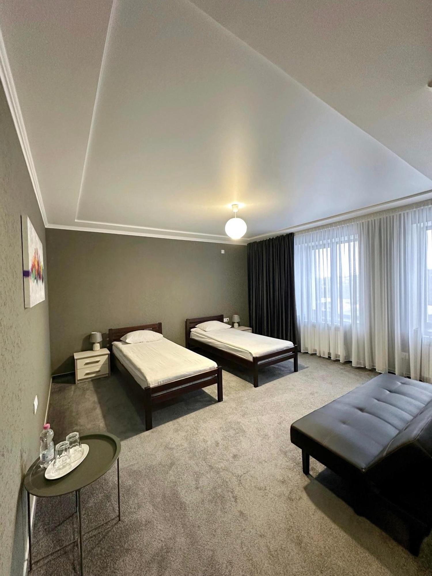 Garden Hall Ternopil Ngoại thất bức ảnh