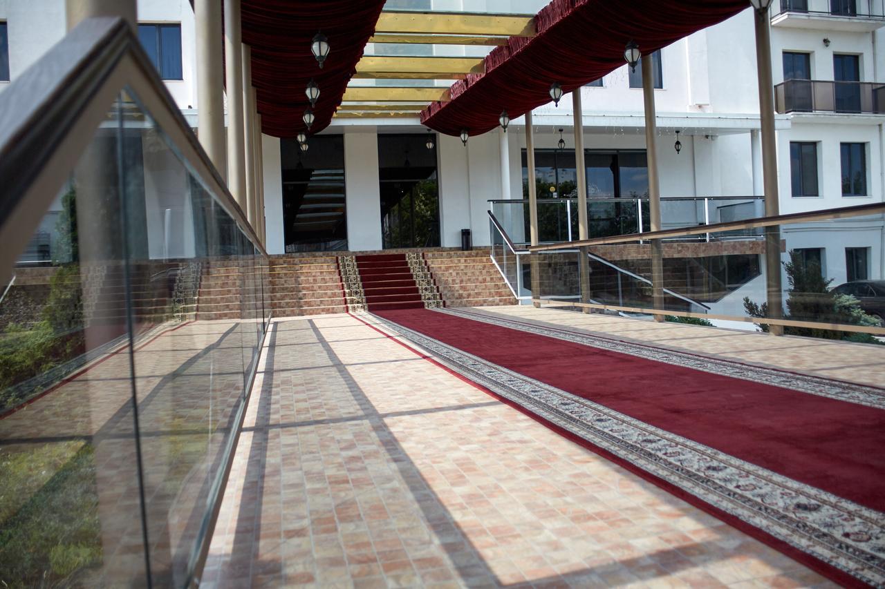 Garden Hall Ternopil Ngoại thất bức ảnh