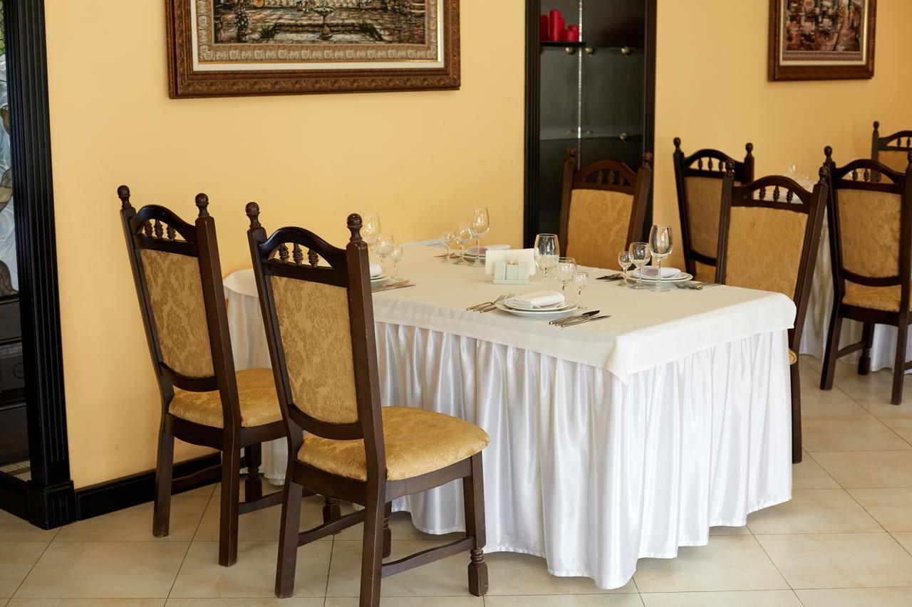 Garden Hall Ternopil Ngoại thất bức ảnh
