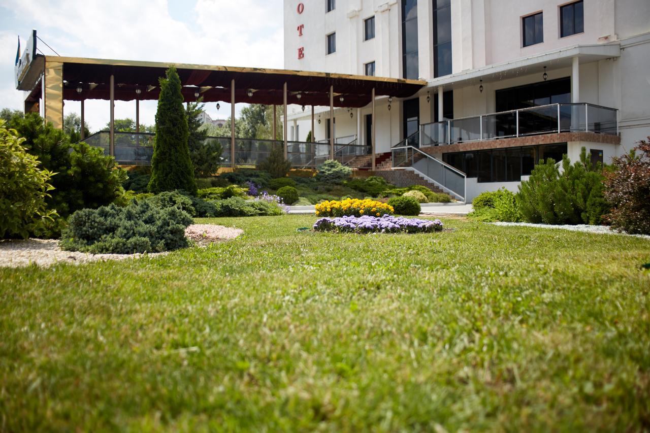 Garden Hall Ternopil Ngoại thất bức ảnh